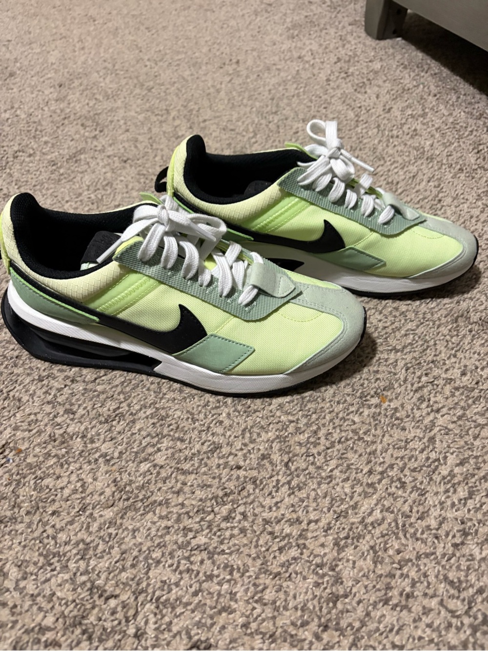 Nike women’s  Lime Green and BlackSneakers